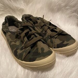 Time And Tru Shoes‎ Women’s Size 7 Camo Casual Sneakers NEW